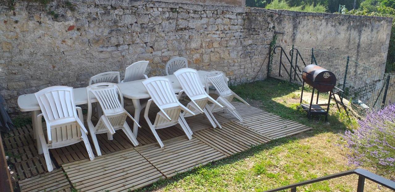 Maison Pour Nombreuses Personnes Pousseaux Exterior foto